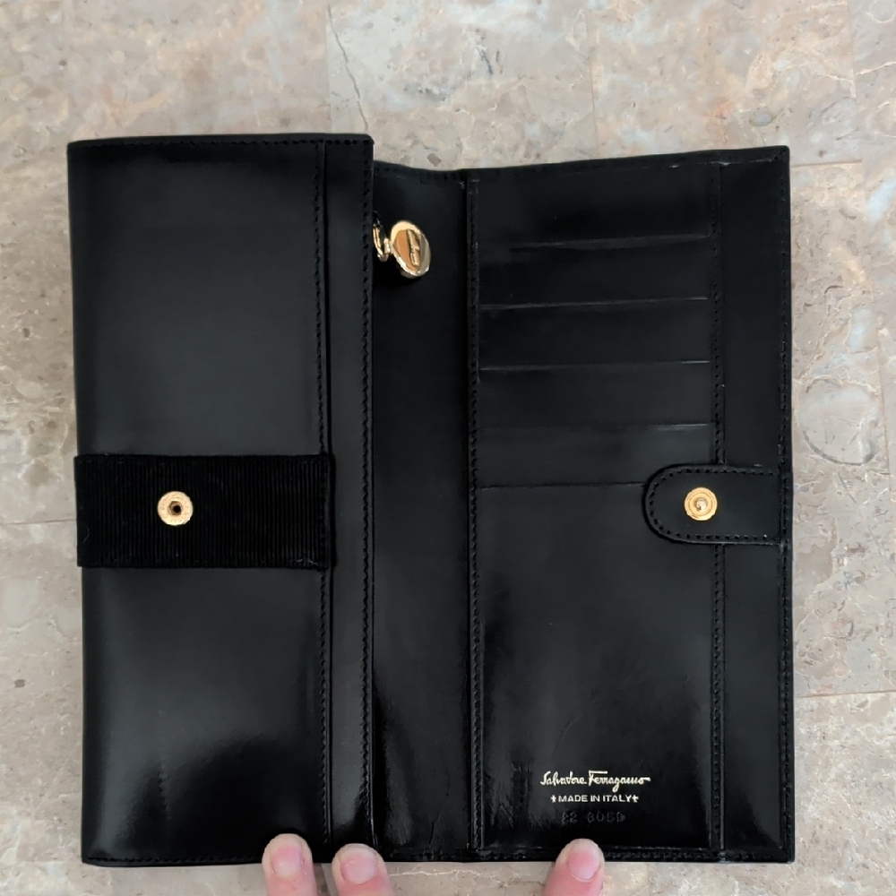 NWOT Salvatore Ferragamo Black Leather with Gold Hardware Wallet - Picture 3 of 9